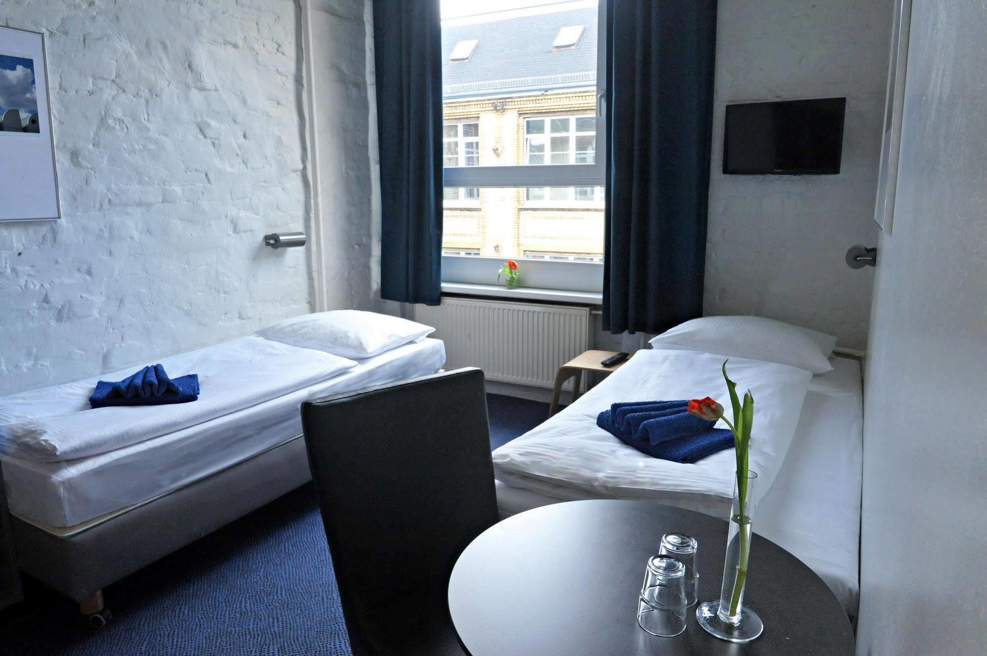 Hotel Transit Berlín Exterior foto